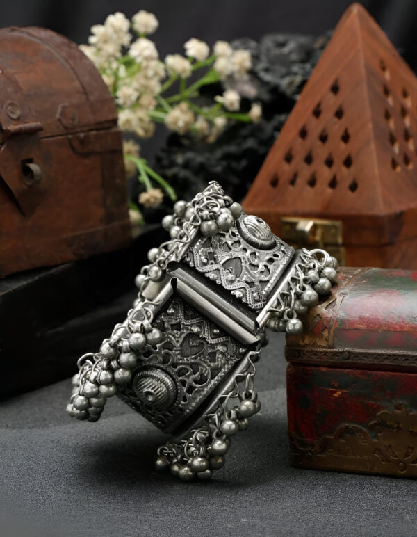 Fashionable Oxidized Bracelet